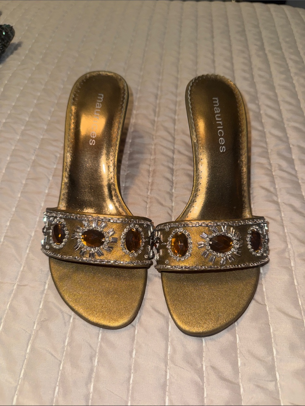 GOLD JEWELED HEELS SIZE 6